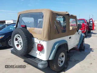 1998 Jeep Wrangler Sport z VIN 1J4FY19S3WP776209, wystawiony jako IAAI lot #42493513 z przebiegiem 113 130 mil mil oraz . Historia ofert i sprzedaży dostępna na DreamBid. Obrazek 4.