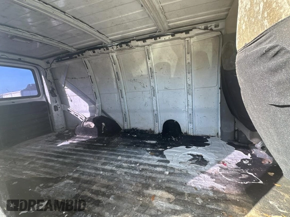 2003 GMC Savana Cargo z VIN 1GTHG35U431113170, wystawiony jako Copart lot #78915184 z przebiegiem 293 807 mil mil oraz Czysty tytuł • Clean title. Historia ofert i sprzedaży dostępna na DreamBid. Obrazek 6.
