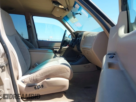1997 Ford Explorer XL with VIN 1FMDU34E0VUC56910, listed as a IAAI auction lot 42473443 with 182,930 mi miles and . Bid and sale history available at DreamBid. Image 5.