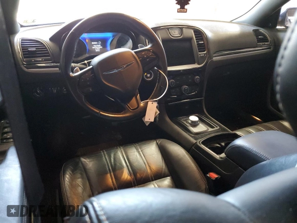 2020 Chrysler 300 S z VIN 2C3CCABT9LH181069, wystawiony jako Copart lot #76281354 z przebiegiem 66 773 mil mil oraz Szkoda całkowita • Salvage title. Historia ofert i sprzedaży dostępna na DreamBid. Obrazek 8.