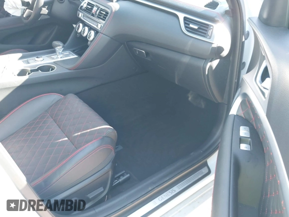 2020 Genesis G70 3.3T with VIN KMTG34LE6LU047066, listed as a IAAI auction lot 41488910 with 29,031 mi miles. Bid and sale history available at carsss.com. Image 5.