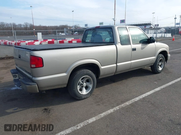 2001 Chevrolet S-10 LS with VIN 1GCCS19571K141956, listed as a IAAI auction lot 41520093 with 110,098 mi miles and . Bid and sale history available at DreamBid. Image 4.