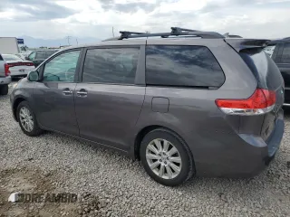 2013 Toyota Sienna XLE z VIN 5TDDK3DC8DS069085, wystawiony jako Copart lot #62768235 z przebiegiem 140 242 mil mil oraz Szkoda całkowita • Salvage title. Historia ofert i sprzedaży dostępna na DreamBid. Obrazek 2.