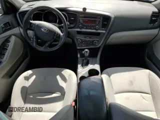 2013 Kia Optima LX z VIN KNAGM4A74D5380729, wystawiony jako Copart lot #56555835 z przebiegiem 126 904 mil mil oraz Szkoda całkowita • Salvage title. Historia ofert i sprzedaży dostępna na DreamBid. Obrazek 8.