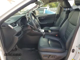 2023 Toyota RAV4 Hybrid XLE Premium z VIN JTMB6RFV7PD548983, wystawiony jako Copart lot #55406735 z przebiegiem 80 794 mil mil oraz Szkoda całkowita • Salvage title. Historia ofert i sprzedaży dostępna na DreamBid. Obrazek 7.