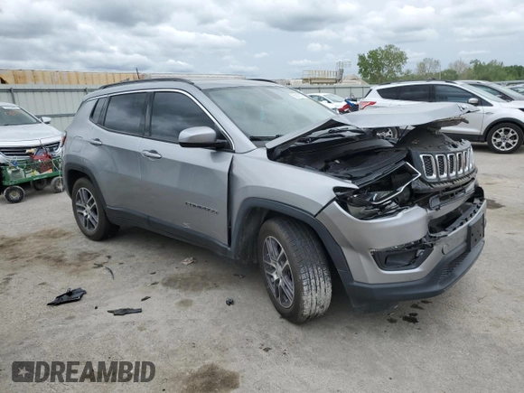2019 Jeep Compass Latitude z VIN 3C4NJCBB5KT833253, wystawiony jako Copart lot #55097005 z przebiegiem 42 813 mil mil oraz Szkoda całkowita • Salvage title. Historia ofert i sprzedaży dostępna na DreamBid. Obrazek 4.