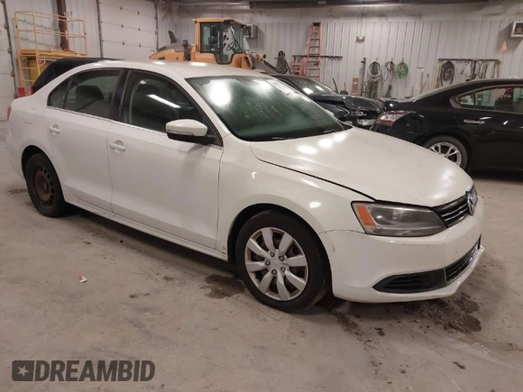 2013 Volkswagen Jetta Sedan SE with VIN 3VWDP7AJ1DM416331, listed as a IAAI auction lot 42037776 with 195,983 mi miles. Bid and sale history available at carsss.com. Image 1.