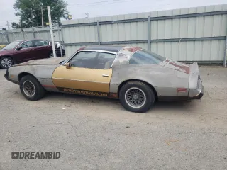 1979 Pontiac Firebird z VIN 2V8729L171075, wystawiony jako Copart lot #65532655 z przebiegiem 17 594 mil mil oraz Czysty tytuł • Clean title. Historia ofert i sprzedaży dostępna na DreamBid. Obrazek 2.
