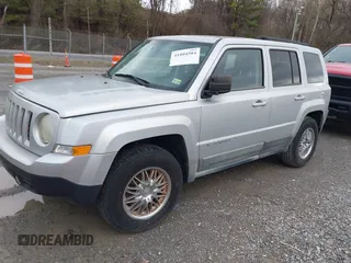 2011 Jeep Patriot Latitude with VIN 1J4NF1GB0BD158264, listed as a IAAI auction lot 41804584 with 191,968 mi miles and . Bid and sale history available at DreamBid. Image 2.