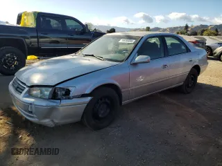 2001 Toyota Camry CE with VIN 4T1BG22K01U059585, listed as a Copart auction lot 89218725 with 253,747 mi miles and Clean Title. Bid and sale history available at carsss.com. Image 1.