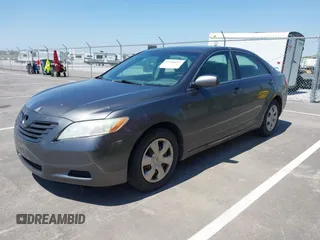 2008 Toyota Camry LE z VIN 4T4BE46K88R013921, wystawiony jako IAAI lot #42198695 z przebiegiem 148 370 mil mil oraz . Historia ofert i sprzedaży dostępna na DreamBid. Obrazek 2.
