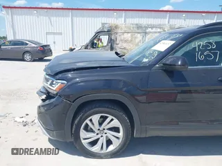 2021 Volkswagen Atlas SE with VIN 1V2WR2CAXMC586838, listed as a IAAI auction lot 42581657 with 60,922 mi miles and . Bid and sale history available at DreamBid. Image 6.