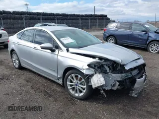 2019 Ford Fusion Hybrid SE with VIN 3FA6P0LU9KR104886, listed as a IAAI auction lot 41742835 with 1 mi miles. Bid and sale history available at carsss.com. Image 1.