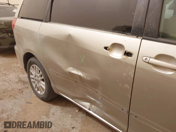 2007 Toyota Sienna XLE with VIN 5TDZK22C47S081645, listed as a IAAI auction lot 41807052 with 139,103 mi miles. Bid and sale history available at carsss.com. Image 6.