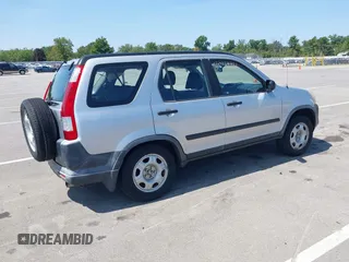 2005 Honda CR-V LX with VIN JHLRD78535C050081, listed as a IAAI auction lot 40169911 with 132,177 mi miles. Bid and sale history available at carsss.com. Image 4.