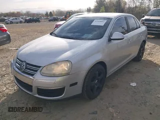2008 Volkswagen Jetta SE with VIN 3VWRZ71K08M187848, listed as a IAAI auction lot 41918064 with 181,998 mi miles and . Bid and sale history available at DreamBid. Image 2.