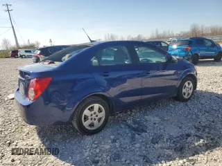 2013 Chevrolet Sonic LS z VIN 1G1JA5SH4D4170385, wystawiony jako Copart lot #53424445 z przebiegiem 73 063 mil mil oraz Czysty tytuł • Clean title. Historia ofert i sprzedaży dostępna na DreamBid. Obrazek 3.