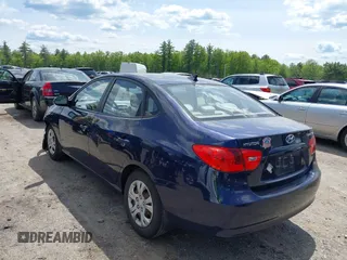 2009 Hyundai Elantra SE z VIN KMHDU46D39U818296, wystawiony jako IAAI lot #42335479 z przebiegiem 160 913 mil mil oraz . Historia ofert i sprzedaży dostępna na DreamBid. Obrazek 3.