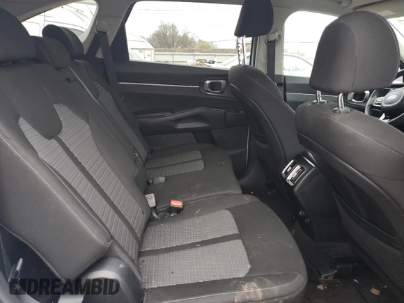 2021 Kia Sorento LX z VIN 5XYRGDLC4MG023118, wystawiony jako Copart lot #52586145 z przebiegiem 50 599 mil mil oraz Szkoda całkowita • Salvage title. Historia ofert i sprzedaży dostępna na DreamBid. Obrazek 11.