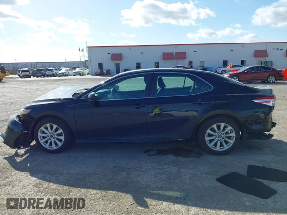 2019 Toyota Camry LE z VIN 4T1B11HK8KU197444, wystawiony jako IAAI lot #41710904 z przebiegiem 137 766 mil mil oraz . Historia ofert i sprzedaży dostępna na DreamBid. Obrazek 14.