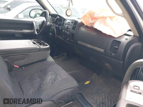 2009 Chevrolet Silverado 1500 LT with VIN 1GCEC29029Z267287, listed as a IAAI auction lot 41922651 with 235,636 mi miles. Bid and sale history available at carsss.com. Image 5.
