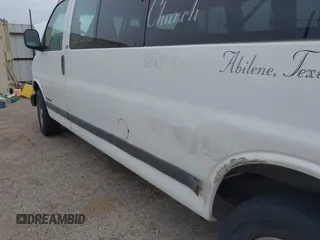 2000 Chevrolet Express with VIN 1GAHG39R0Y1233974, listed as a IAAI auction lot 41729422 with 132,827 mi miles. Bid and sale history available at carsss.com. Image 6.
