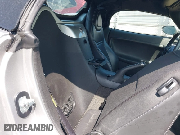 2006 Pontiac Solstice z VIN 1G2MB33B36Y000714, wystawiony jako IAAI lot #42125345 z przebiegiem 101 845 mil mil oraz . Historia ofert i sprzedaży dostępna na DreamBid. Obrazek 8.