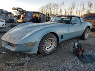 1982 Chevrolet Corvette z VIN 1G1AY8780C5102082, wystawiony jako Copart lot #42798105 z przebiegiem 88 564 mil mil oraz Czysty tytuł • Clean title. Historia ofert i sprzedaży dostępna na DreamBid. Obrazek 1.