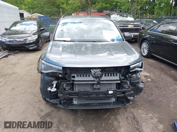 2025 Volkswagen Taos z VIN 3VV5C7B23SM012634, wystawiony jako IAAI lot #42342616 z przebiegiem 4381 mil mil oraz . Historia ofert i sprzedaży dostępna na DreamBid. Obrazek 13.