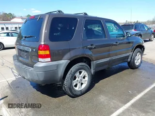 2006 Ford Escape XLT with VIN 1FMCU03116KB57387, listed as a IAAI auction lot 41813041 with 180,417 mi miles. Bid and sale history available at carsss.com. Image 4.