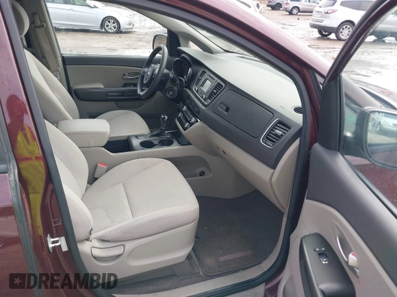 2017 Kia Sedona LX with VIN KNDMB5C12H6236364, listed as a IAAI auction lot 41924391 with 100,546 mi miles. Bid and sale history available at carsss.com. Image 5.