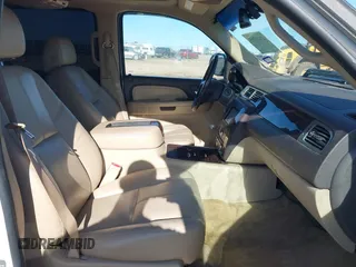 2008 GMC Sierra Denali z VIN 2GTEK638781279676, wystawiony jako IAAI lot #42124705 z przebiegiem 136 823 mil mil oraz . Historia ofert i sprzedaży dostępna na DreamBid. Obrazek 5.