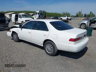 1999 Toyota Camry LE z VIN 4T1BG22K0XU862535, wystawiony jako IAAI lot #42116856 z przebiegiem 186 094 mil mil oraz . Historia ofert i sprzedaży dostępna na DreamBid. Obrazek 3.