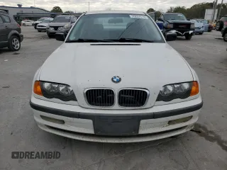 1999 BMW 3 Series 323i with VIN WBAAM3333XKC59029, listed as a Copart auction lot 76257774 with 301,189 mi miles and Salvage Title. Bid and sale history available at carsss.com. Image 5.