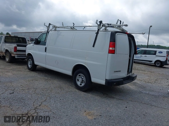 2017 Chevrolet Express Cargo with VIN 1GCWGAFF4H1102432, listed as a IAAI auction lot 42458698 with 282,698 mi miles and . Bid and sale history available at DreamBid. Image 3.