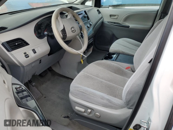 2012 Toyota Sienna LE AAS z VIN 5TDKK3DC8CS241301, wystawiony jako Copart lot #62791895 z przebiegiem 167 439 mil mil oraz Szkoda całkowita • Salvage title. Historia ofert i sprzedaży dostępna na DreamBid. Obrazek 7.