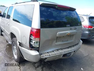 2007 Chevrolet Suburban LTZ with VIN 3GNFK16347G230066, listed as a IAAI auction lot 42183962 with Not Provided miles. Bid and sale history available at carsss.com. Image 6.