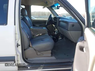 2003 Chevrolet Suburban LT z VIN 3GNEC16Z53G284144, wystawiony jako IAAI lot #41548920 z przebiegiem 423 602 mil mil oraz . Historia ofert i sprzedaży dostępna na DreamBid. Obrazek 5.