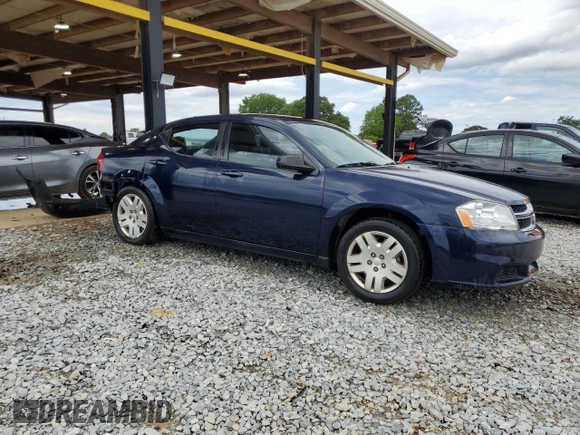 2014 Dodge Avenger SE z VIN 1C3CDZAB0EN140490, wystawiony jako Copart lot #55785015 z przebiegiem 151 224 mil mil oraz Szkody całkowita. Historia ofert i sprzedaży dostępna na DreamBid. Obrazek 4.