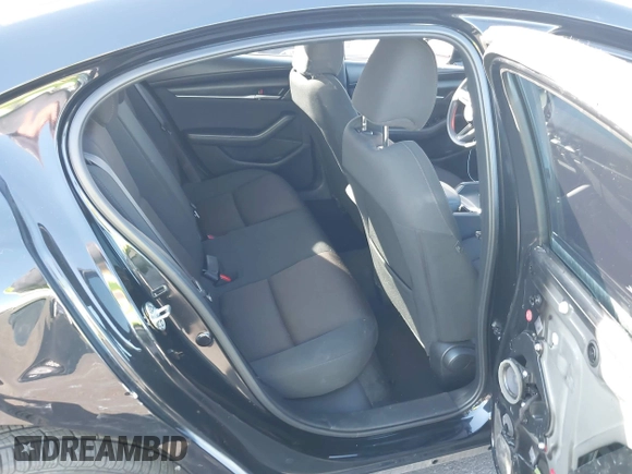 2021 Mazda 3 S z VIN JM1BPAAL8M1321402, wystawiony jako IAAI lot #41693911 z przebiegiem 35 144 mil mil oraz . Historia ofert i sprzedaży dostępna na DreamBid. Obrazek 8.