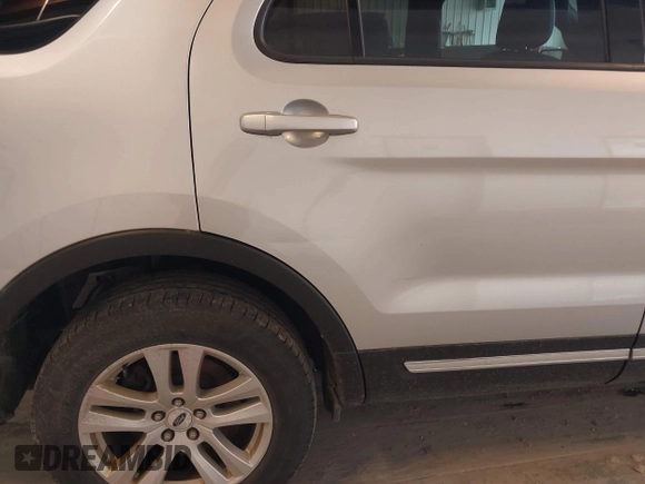 2018 Ford Explorer XLT z VIN 1FM5K8D83JGC40596, wystawiony jako IAAI lot #42263327 z przebiegiem 66 948 mil mil oraz . Historia ofert i sprzedaży dostępna na DreamBid. Obrazek 18.