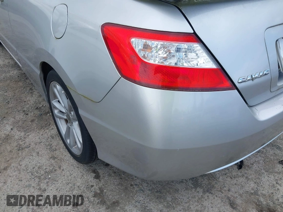 2007 Honda Civic Si z VIN 2HGFG21527H701173, wystawiony jako IAAI lot #42022118 z przebiegiem 118 576 mil mil oraz . Historia ofert i sprzedaży dostępna na DreamBid. Obrazek 6.
