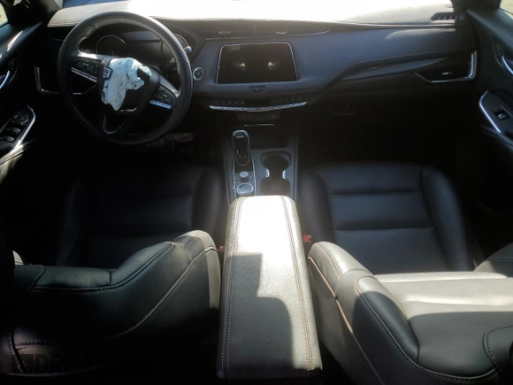 2021 Cadillac XT4 FWD Sport with VIN 1GYFZER44MF015178, listed as a Copart auction lot 84687224 with 46,190 mi miles and Salvage Title. Bid and sale history available at DreamBid. Image 8.