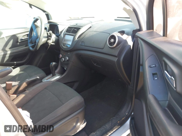 2016 Chevrolet Trax LS with VIN KL7CJKSB1GB695184, listed as a IAAI auction lot 41488203 with 113,410 mi miles. Bid and sale history available at carsss.com. Image 5.