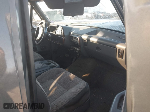 1990 Ford F-150 with VIN 1FTEX15N8LKA81933, listed as a IAAI auction lot 41433501 with 1,170 mi miles. Bid and sale history available at carsss.com. Image 5.