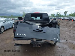 2011 Nissan Titan SL с VIN 1N6AA0EC5BN315853, выставлен на аукционе IAAI как лот 42340624 с пробегом 162 074 миль миль и . История ставок и продаж доступна на DreamBid. Изображение 16.