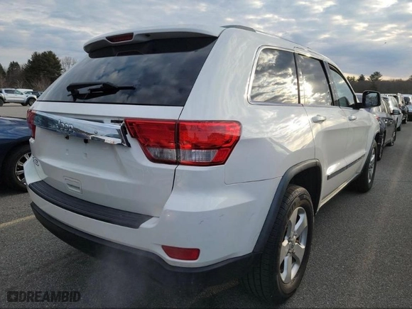 2011 Jeep Grand Cherokee Laredo with VIN 1J4RR4GG1BC669834, listed as a IAAI auction lot 42019804 with 173,943 mi miles. Bid and sale history available at carsss.com. Image 4.