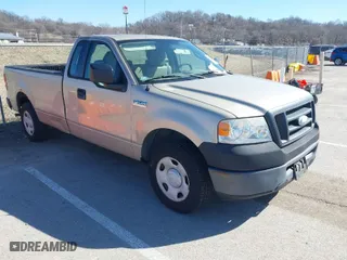 2007 Ford F-150 XL with VIN 1FTRF12257KB14262, listed as a IAAI auction lot 41709350 with 121,816 mi miles. Bid and sale history available at carsss.com. Image 1.