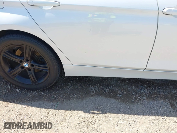 2014 BMW 3 Series 320i with VIN WBA3B1C53EP680072, listed as a IAAI auction lot 41996500 with 192,948 mi miles. Bid and sale history available at carsss.com. Image 6.