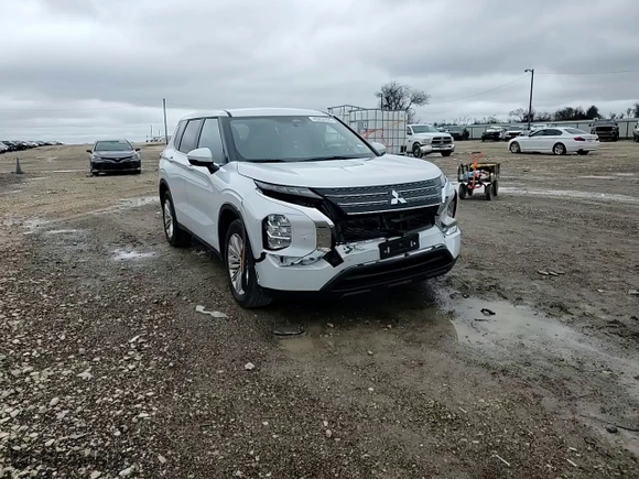 2024 Mitsubishi Outlander ES with VIN JA4J3UA84RZ043234, listed as a Copart auction lot 45034425 with 15,728 mi miles and Salvage Title. Bid and sale history available at carsss.com. Image 12.